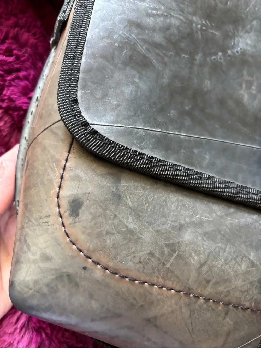Vaho gray messenger